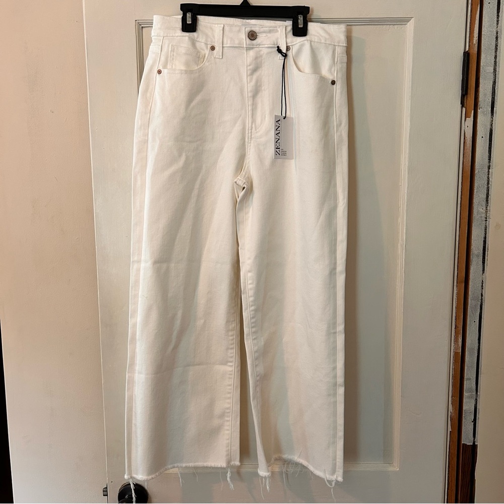 Zenana Women's White Cropped Jeans